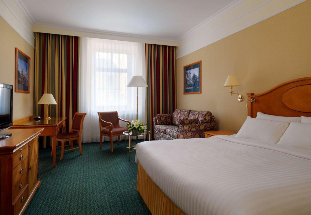 Marriott Grand Hotel sijaitsee keskeisellä paikalla, joten pääset helposti tutustumaan kaupungin kiehtoviin turistikohteisiin
