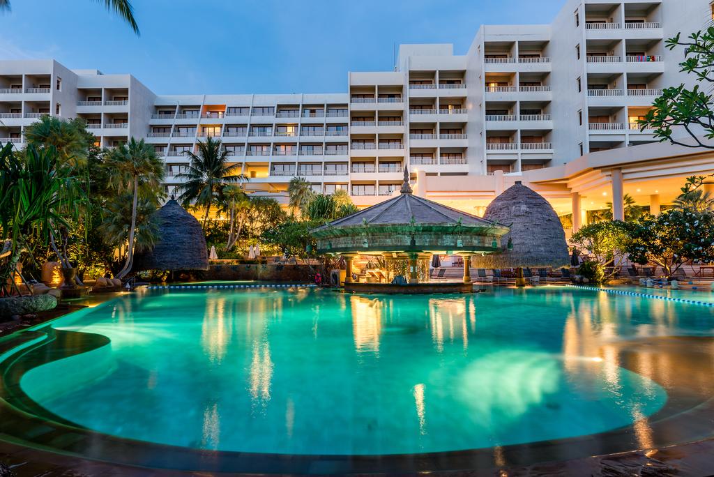 Mövenpick Resort & Spa Karon Beach Phuket - lähihotellit