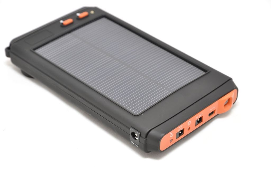 Baterie ze zintegrowanym panelem słonecznym