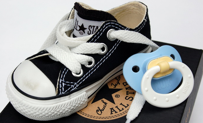 أفضل الشركات المصنعة للأحذية الأطفال