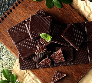 17 toppplattor av mörk choklad
