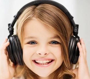 4 bästa modeller av hörlurar för barn